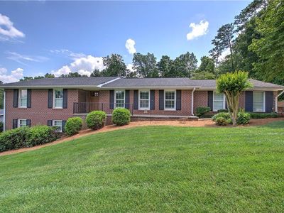198 Hillcrest Dr