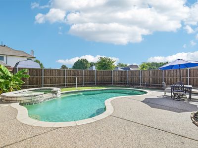 3901 Rolling Hills Dr