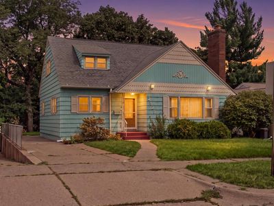 2525 Main STREET
