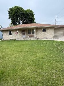 208 W Chestnut