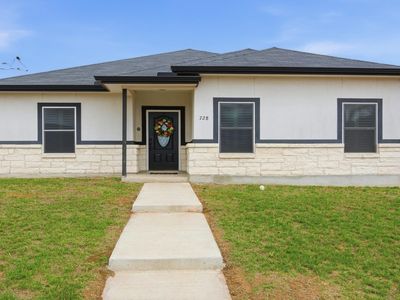 728 Crestview