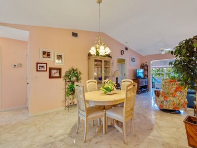 720 Lake Orchid Cir APT 207