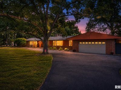 204 W Detweiller Dr