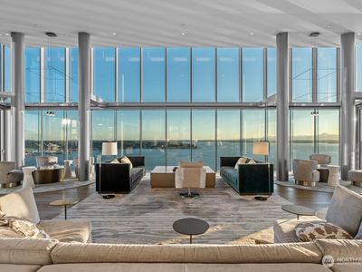 121 Stewart Street #2202
