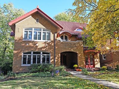 4 Burton Woods Ln