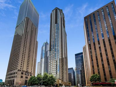 222 N Columbus Dr APT 5101