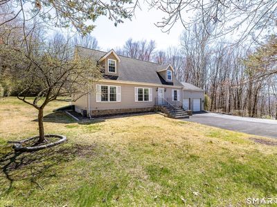 Property at 18 Outlook Road, New Milford, CT