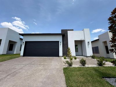 1016 Noyola Loop