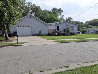 931 W Barney Ave