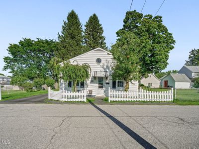 Property at 12 Grapevine Place, Latham, NY