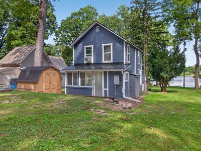 2210 Lakeview Dr