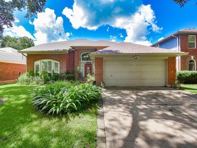 Property at 222 High Meadows Dr, Sugar Land, TX