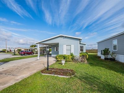 6827 S Lake Henry Dr NE