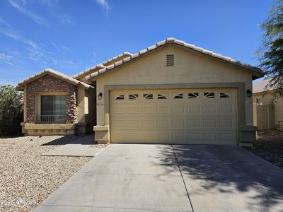 2556 W TAMARISK Avenue