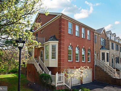 102 Winding Rose Dr
