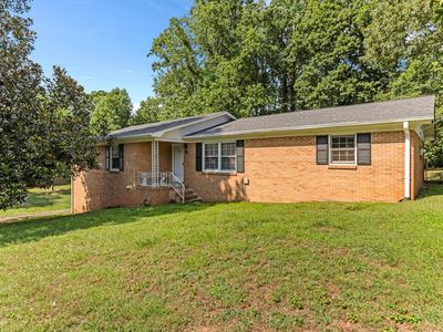 8 Dickens Ln