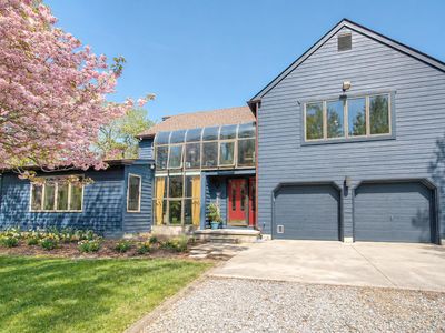 8 E Curran Dr