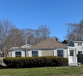 52 Raymond St