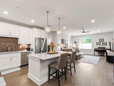 105 Chatham Walk Ln #204