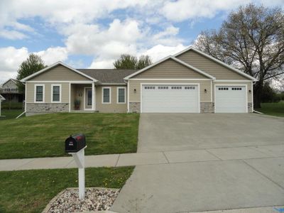 525 Eagle Ridge Ln