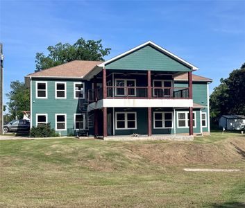 16 Beach Dr