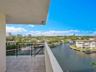 401 Golden Isles Dr APT 712