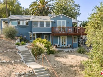 9866 McBroom St