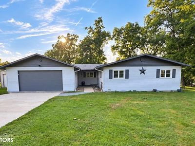 207 Hillcrest Dr