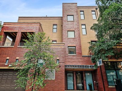 3207 N Clifton Ave APT 402