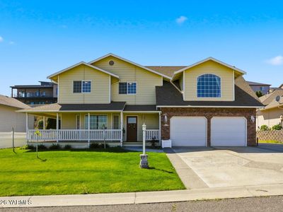 1204 W Yakima Ave