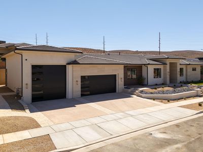 3945 Hillside Way