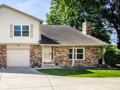 7435 Prairie Lake Dr
