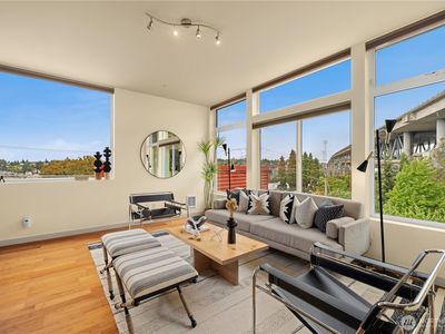 2960 Eastlake Avenue E #403