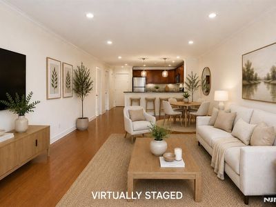 302 Chase Ct #302