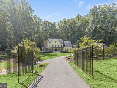 13767 Lakeside Dr