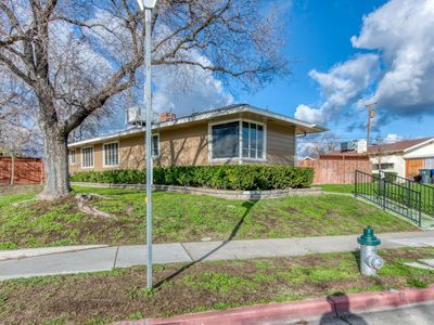 707 E Shields Ave