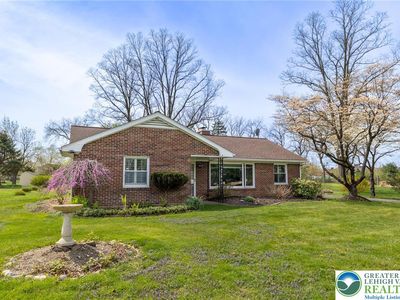 894 Hausman Rd S