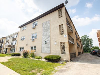 6466 N Northwest Hwy APT C1