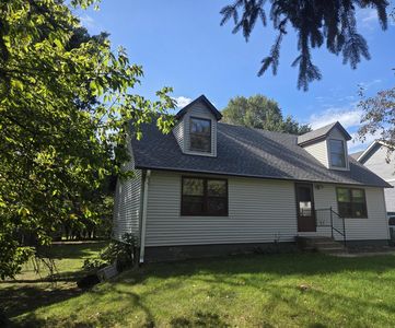 1250 Center St N