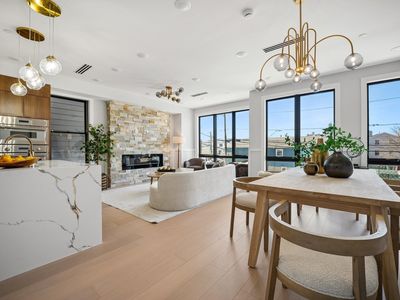 6 Elizabeth St #2