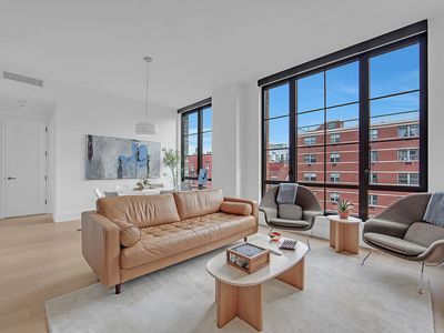 438 E 12th St #5K