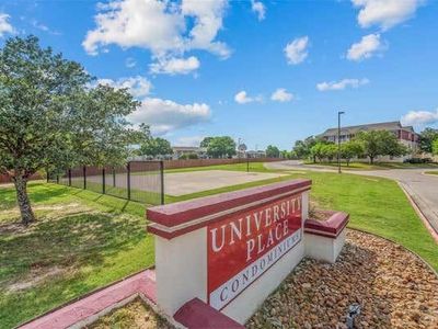 525 Sw Pkwy #104