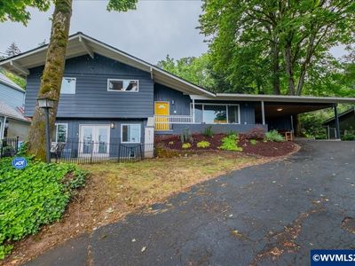 671 Cascade Dr NW