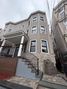 22 17Th Ave