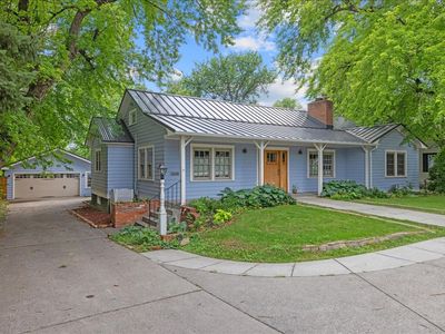 934 Poly Dr