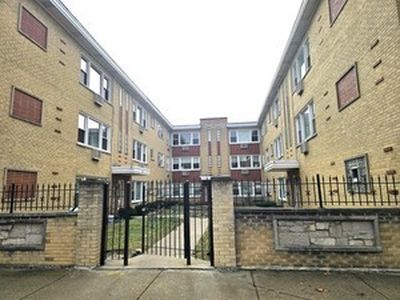 3201 W Berwyn Ave APT 1S