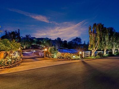 7144 Via Mariposa Sur