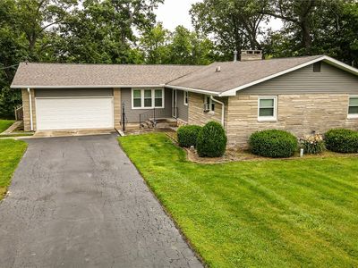 18 Lakewood Dr