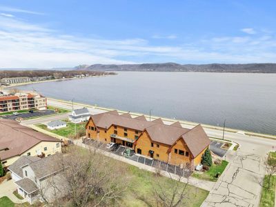 1301 Lakeshore Dr N #202
