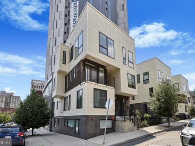 3200 Summer St UNIT 3